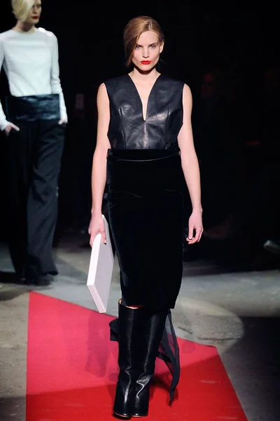 Look 28